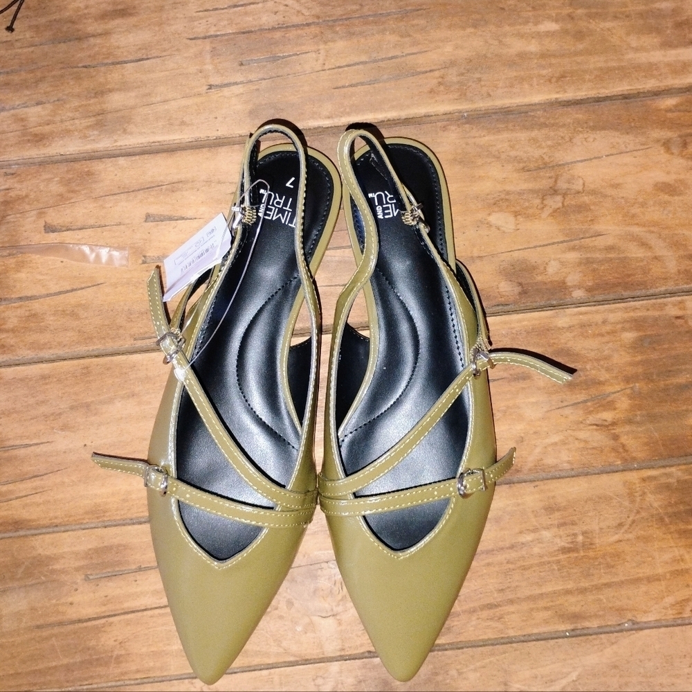 NWT Olive Slingback Flats | Pointed Toe | Crisscross Strap‎ size 7